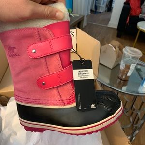 BRAND NEW Sorel waterproof boots